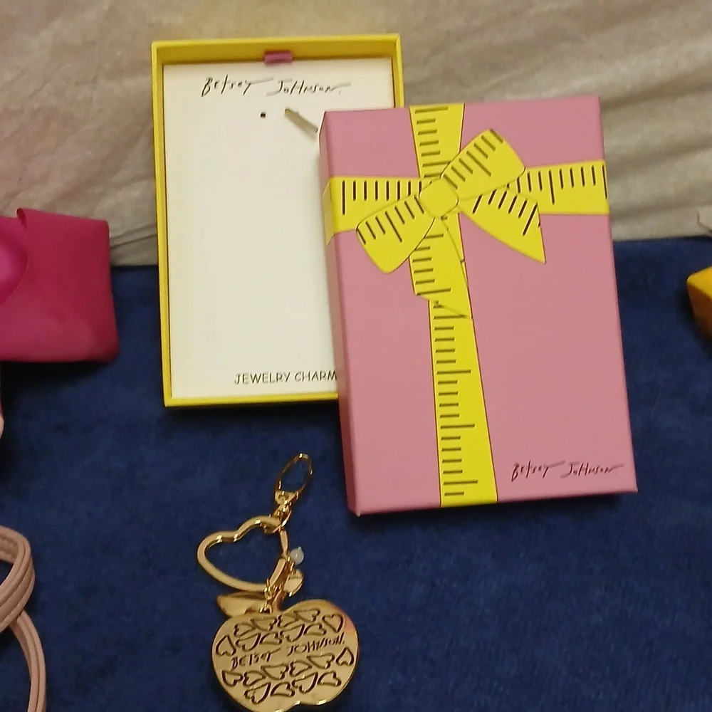 BETSEY JOHNSON WRISTLET/SHOULDER BAG/CROSSBODY WITH RED APPLE CHARM